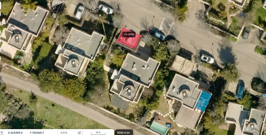 חנייה - עינת קדוש.jpg